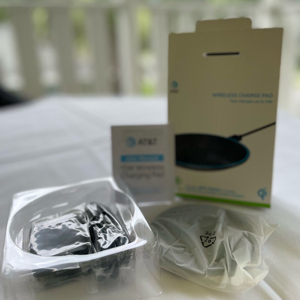 AT&T wireless charge pad - Picture 3 of 5